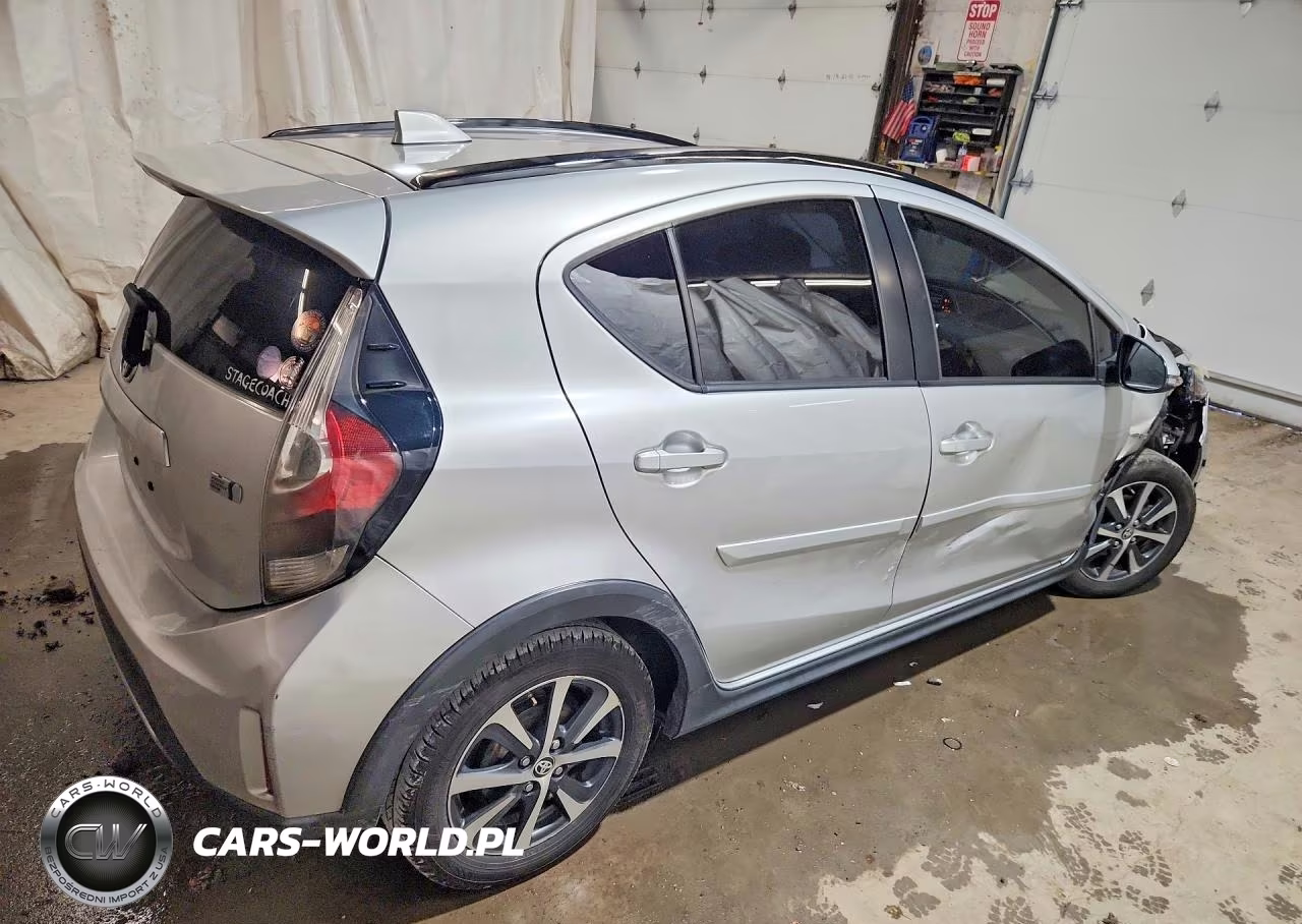 2018 Toyota Prius C One VIN:JTDKDTB34J1604443 - 3