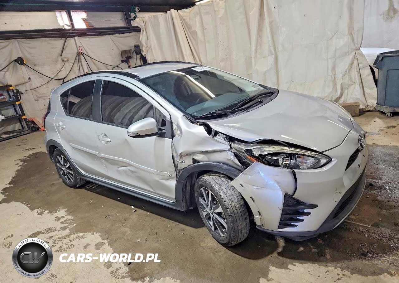 2018 Toyota Prius C One VIN:JTDKDTB34J1604443 - 4