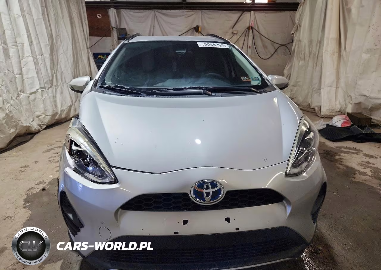 2018 Toyota Prius C One VIN:JTDKDTB34J1604443 - 5