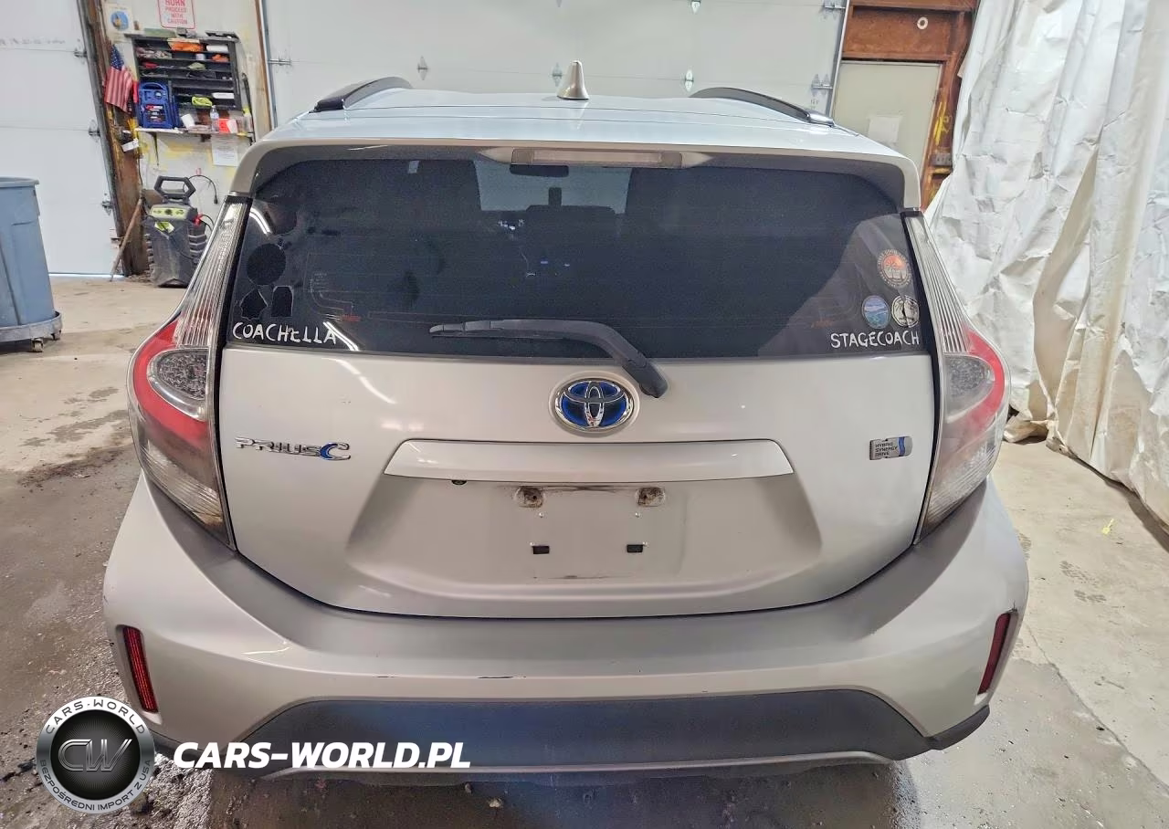 2018 Toyota Prius C One VIN:JTDKDTB34J1604443 - 6