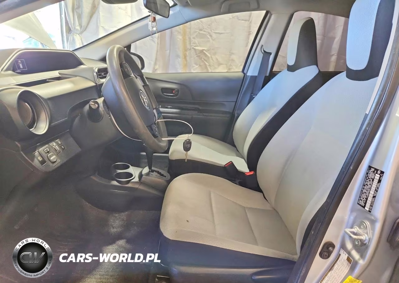 2018 Toyota Prius C One VIN:JTDKDTB34J1604443 - 7