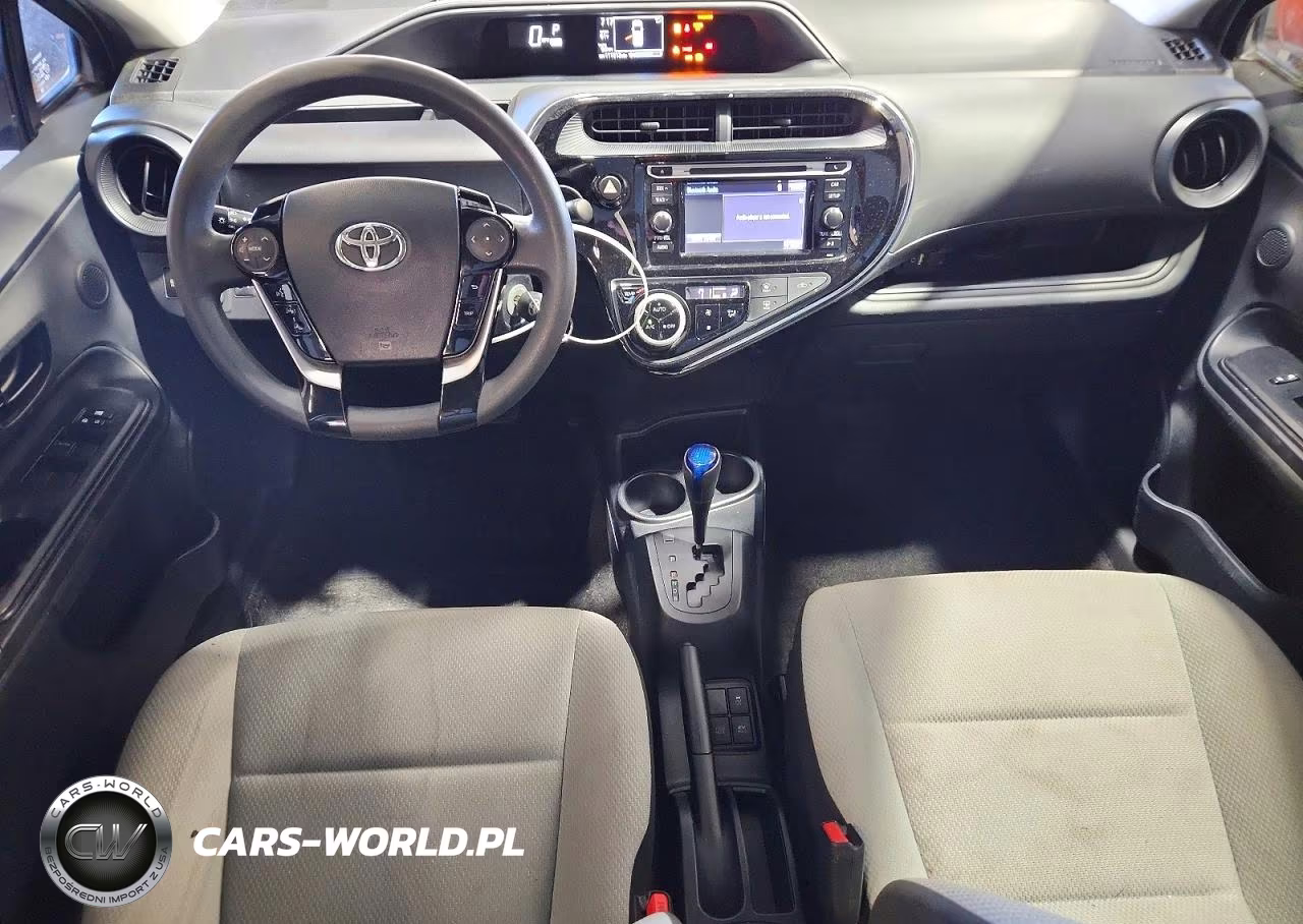 2018 Toyota Prius C One VIN:JTDKDTB34J1604443 - 8