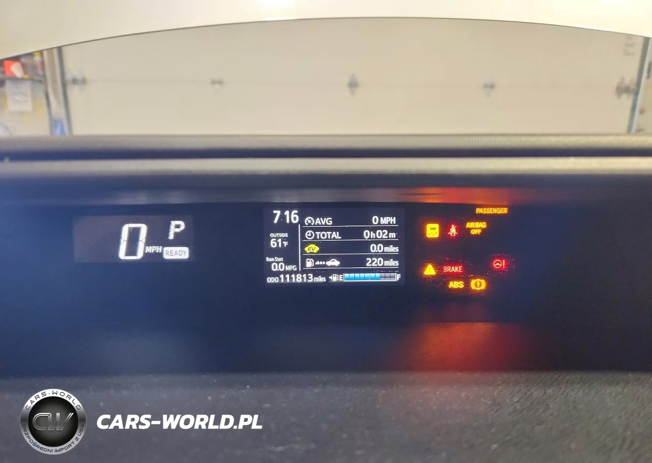 2018 Toyota Prius C One VIN:JTDKDTB34J1604443 - 9