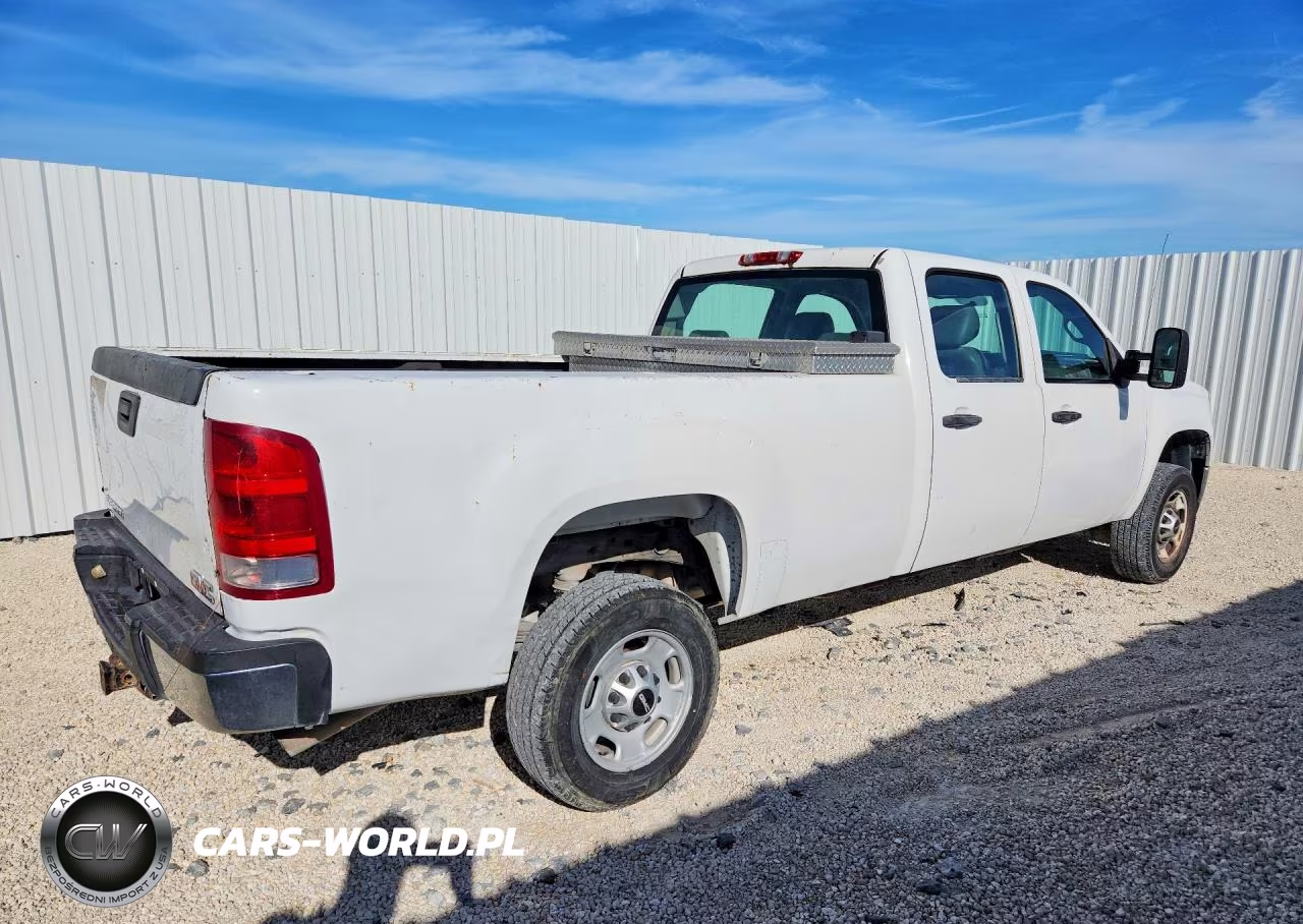 2014 GMC Sierra C2500 Heavy Duty VIN:1GT11ZCGXEF157912 - 3