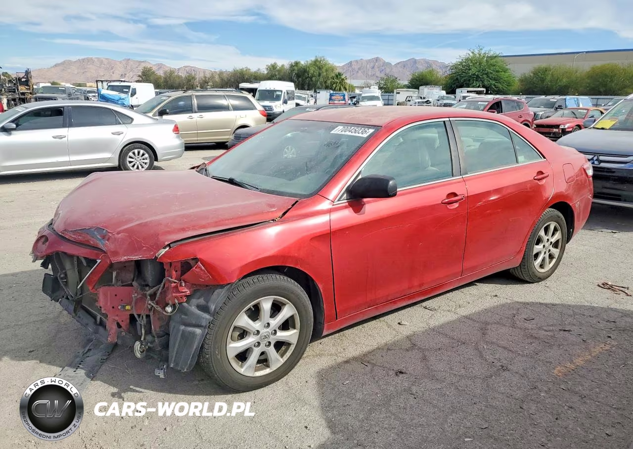 2010 Toyota Camry Le – zdjęcie 1 z 13