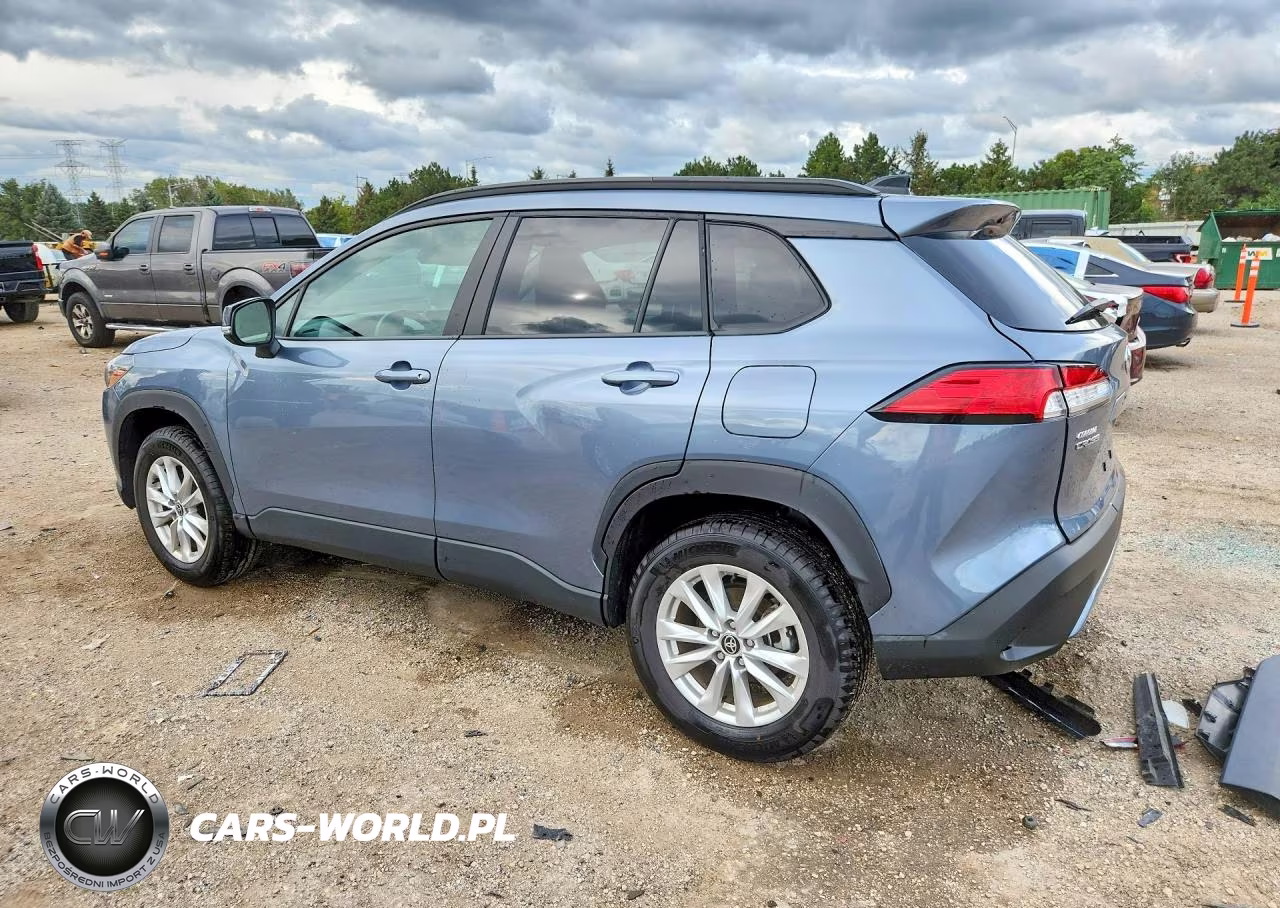 2025 Toyota Corolla Cross Le VIN:7MUCAABG1SV143135 - 2