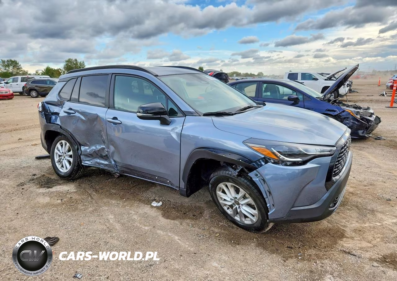 2025 Toyota Corolla Cross Le VIN:7MUCAABG1SV143135 - 4