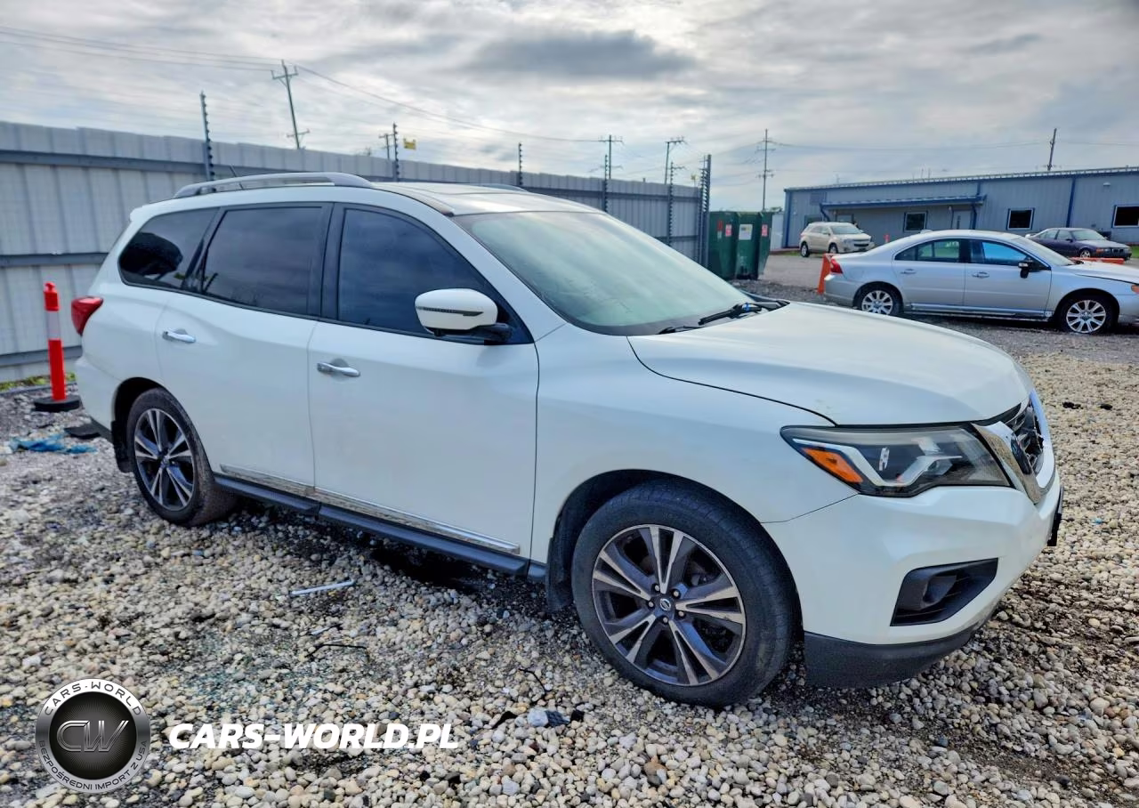 2017 Nissan Pathfinder Platinum VIN:5N1DR2MM4HC628813 - 4
