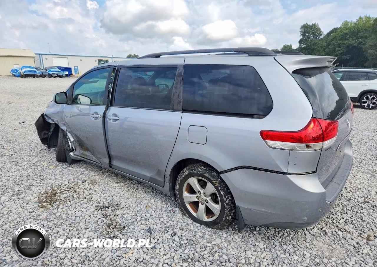 2013 Toyota Sienna Le VIN:5TDKK3DC3DS352551 - 2