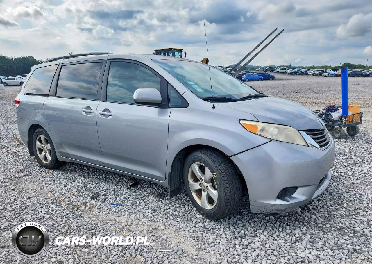 2013 Toyota Sienna Le VIN:5TDKK3DC3DS352551 - 4