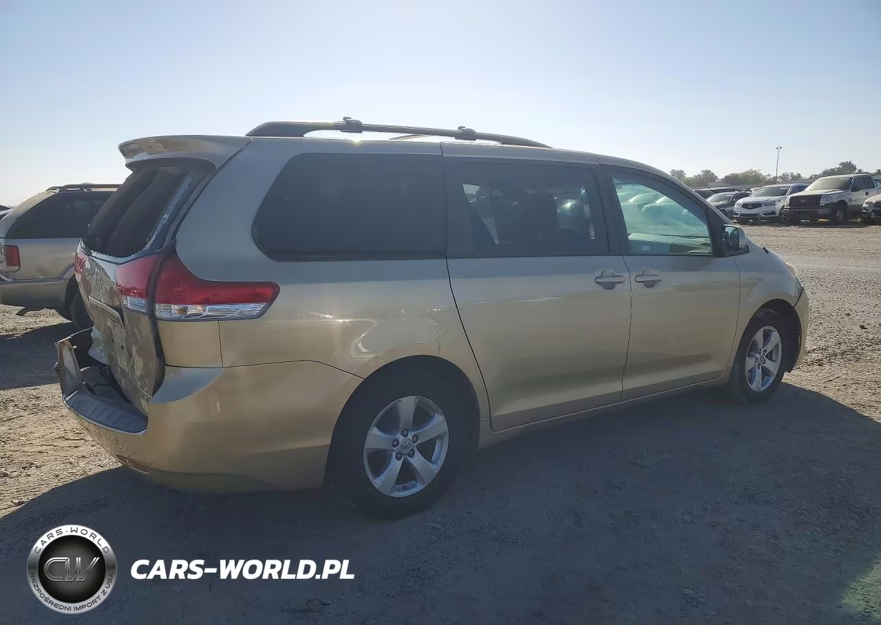 2012 Toyota Sienna Le VIN:5TDKK3DC9CS209151 - 3