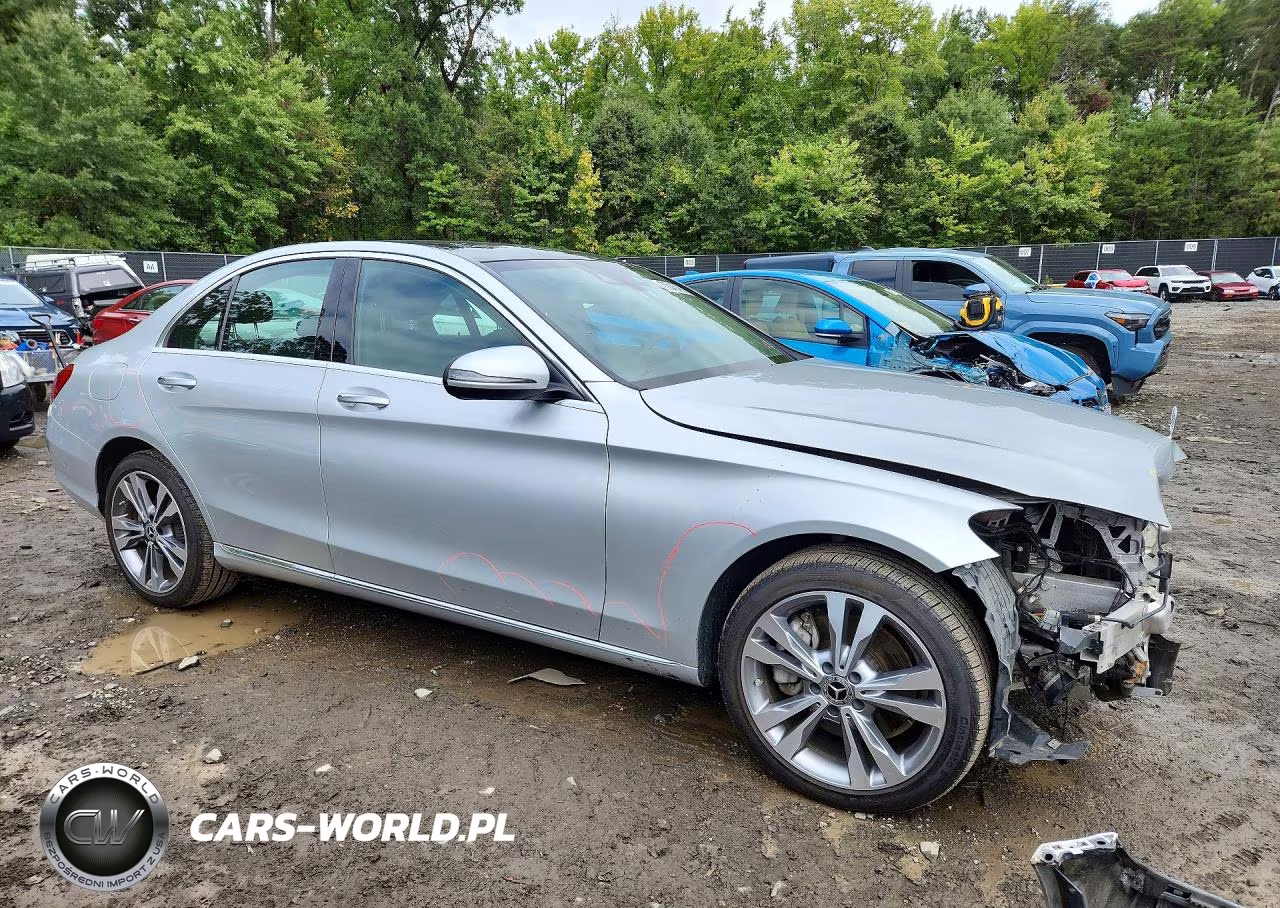 2017 Mercedes-Benz C 300 4Matic VIN:55SWF4KB6HU216140 - 4