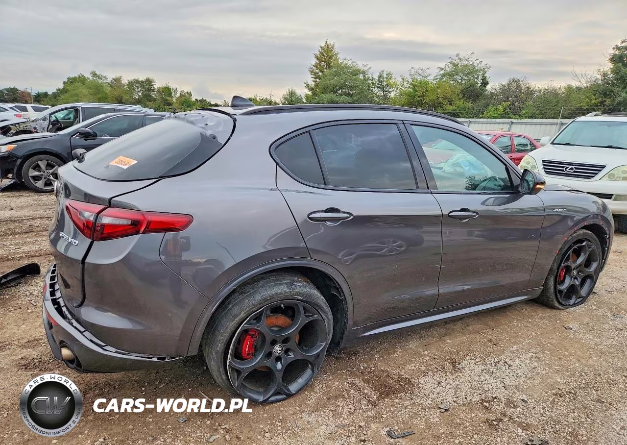 2022 Alfa Romeo Stelvio Ti VIN:ZASPAKBN4N7D47773 - 3