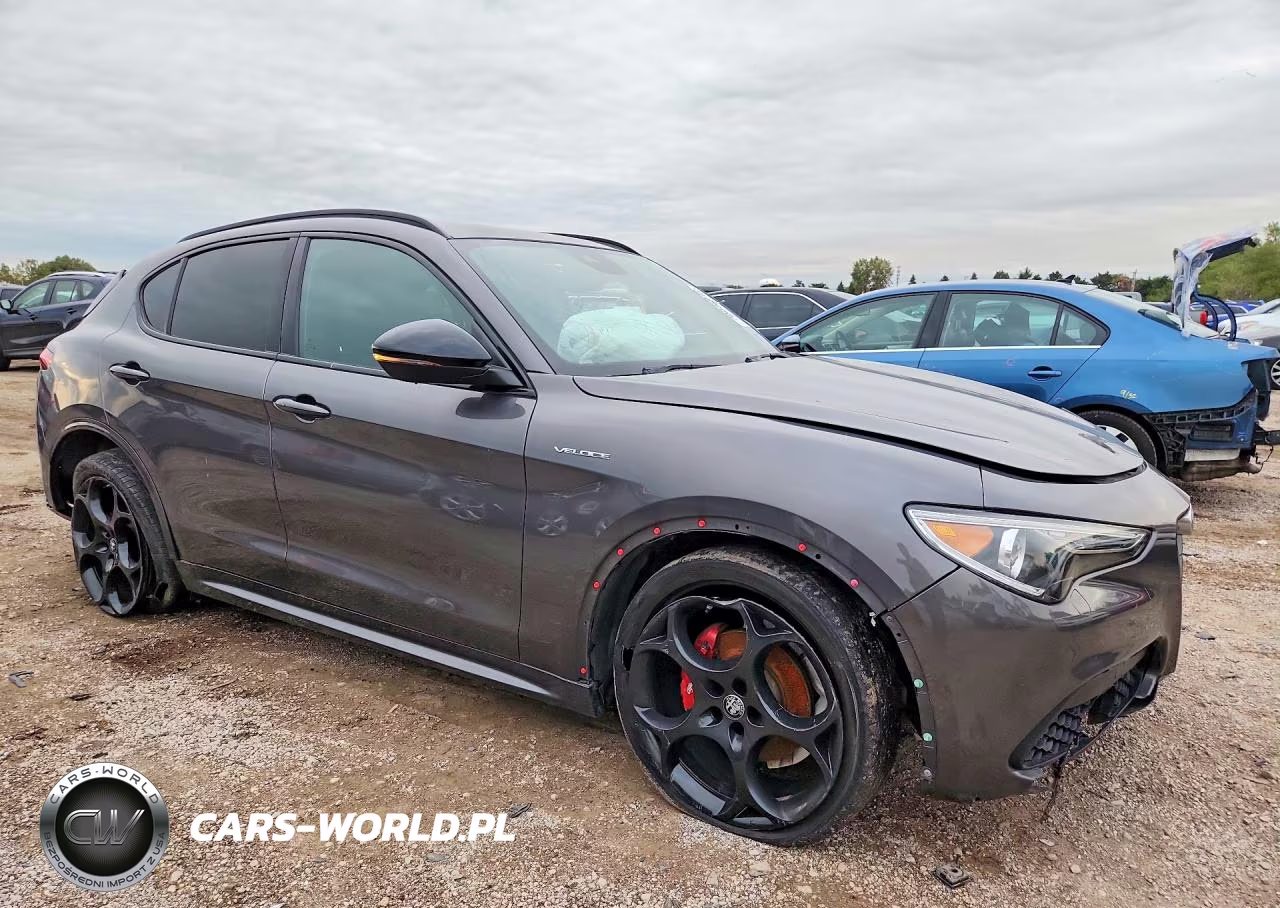 2022 Alfa Romeo Stelvio Ti VIN:ZASPAKBN4N7D47773 - 4
