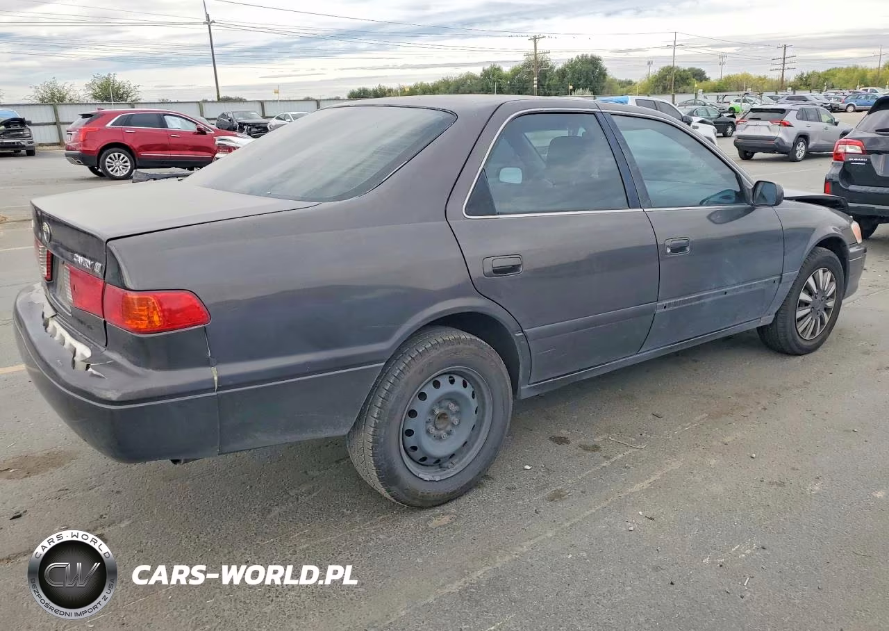 2000 Toyota Camry Le VIN:JT2BG22K1Y0400362 - 3