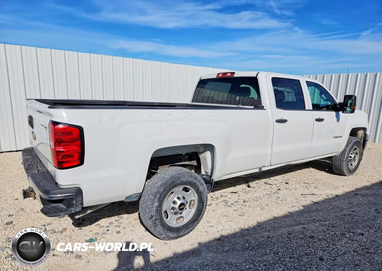 2017 Chevrolet Silverado C2500 Heavy Duty VIN:1GC1CUEG8HF131369 - 3