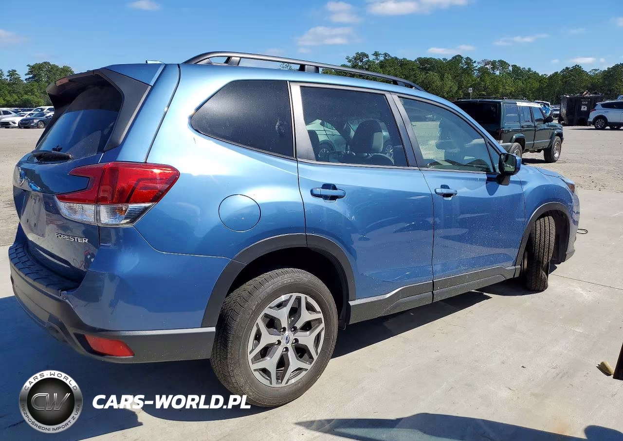 2023 Subaru Forester Premium VIN:JF2SKAEC0PH411665 - 3