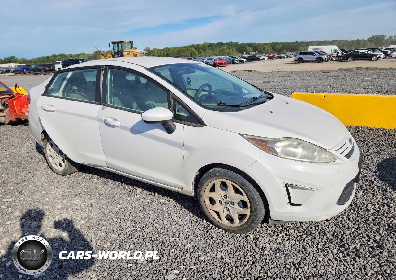 2013 Ford Fiesta S VIN:3FADP4AJ4DM215112 - 4