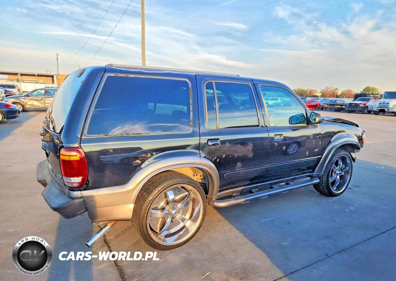 2000 Ford Explorer Xlt VIN:1FMZU63E0YZA92042 - 3