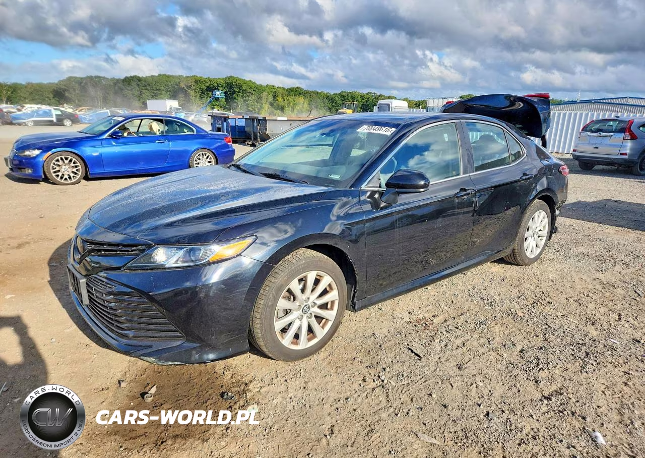 2018 Toyota Camry Le VIN:4T1B11HK6JU610959 - 1