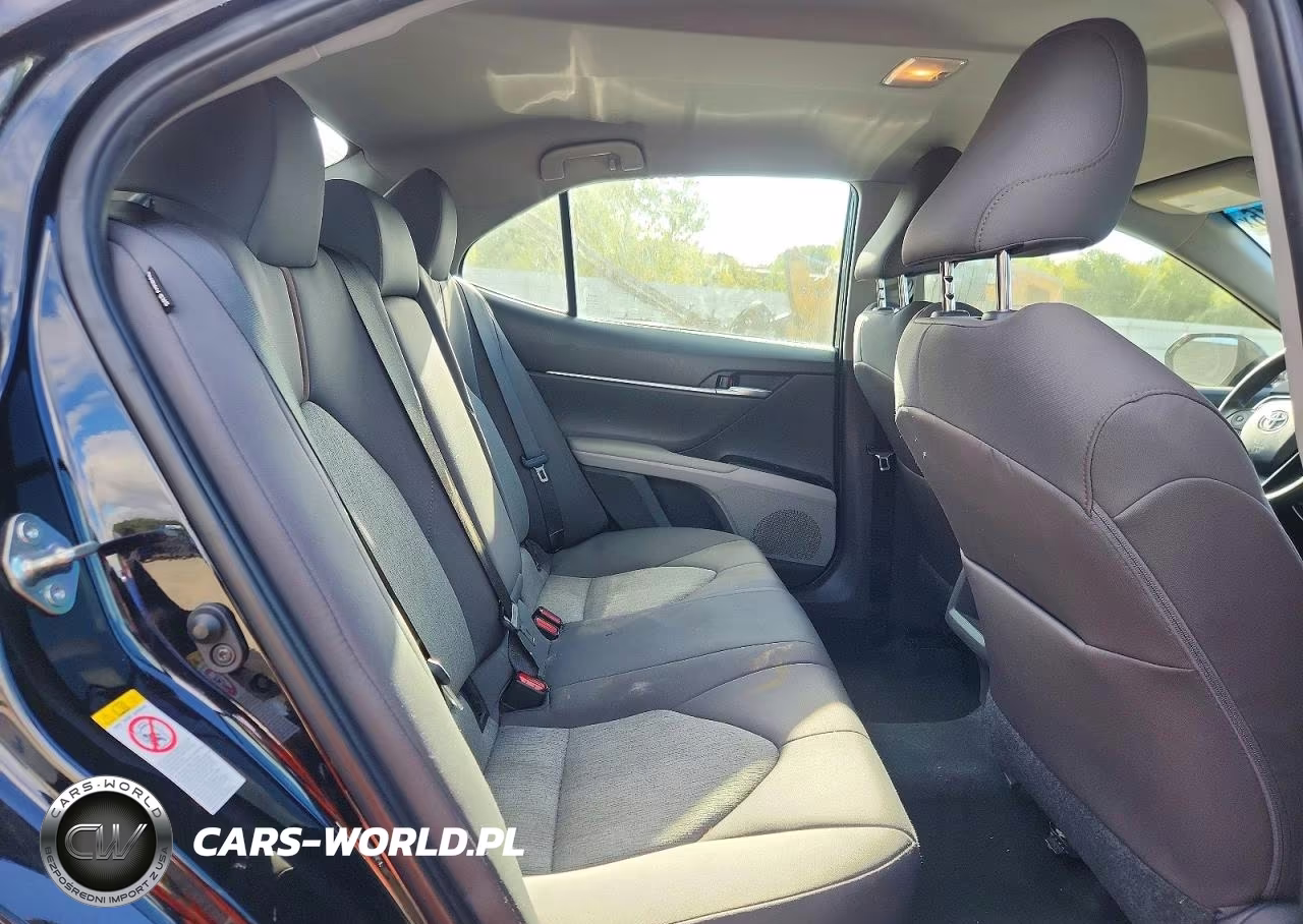 2018 Toyota Camry Le VIN:4T1B11HK6JU610959 - 10