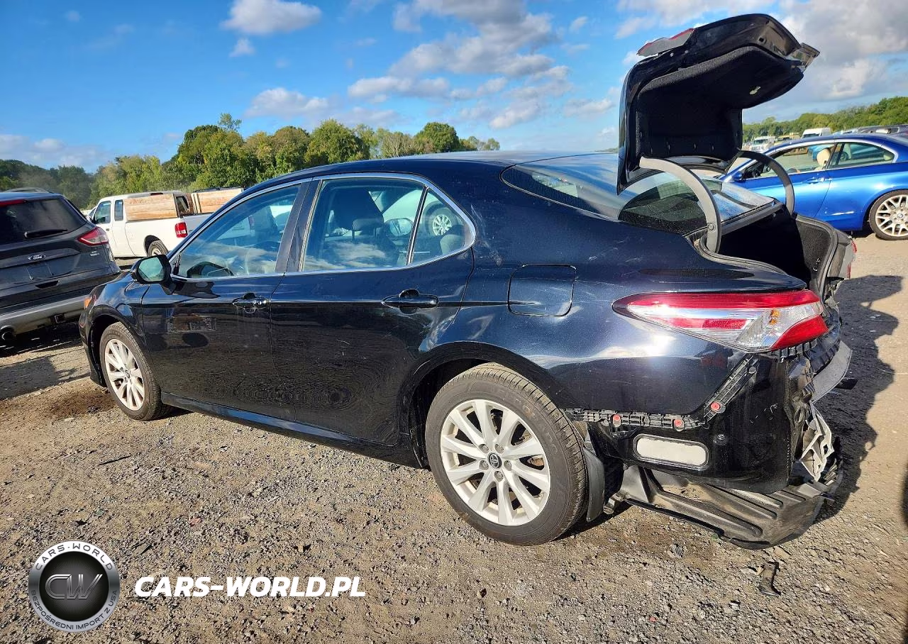 2018 Toyota Camry Le VIN:4T1B11HK6JU610959 - 2