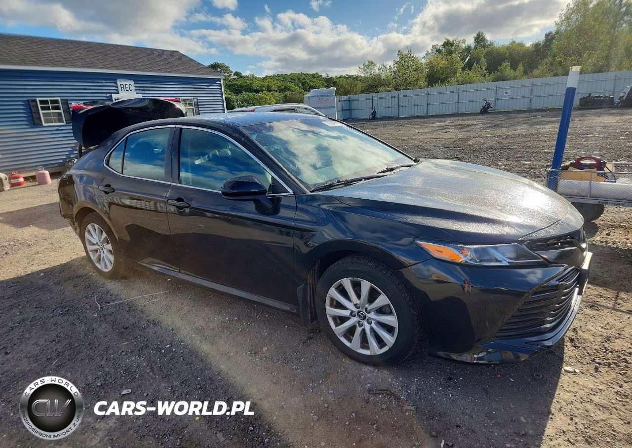 2018 Toyota Camry Le VIN:4T1B11HK6JU610959 - 4