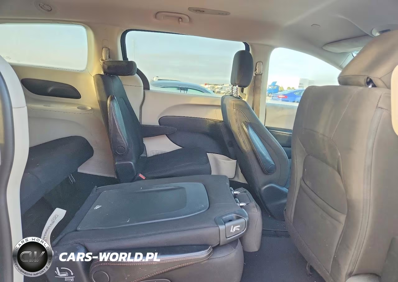 2017 Chrysler Pacifica Lx VIN:2C4RC1CG2HR521803 - 11