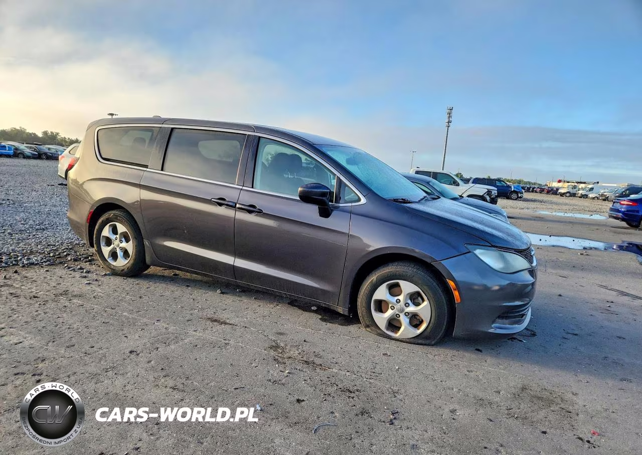 2017 Chrysler Pacifica Lx VIN:2C4RC1CG2HR521803 - 4
