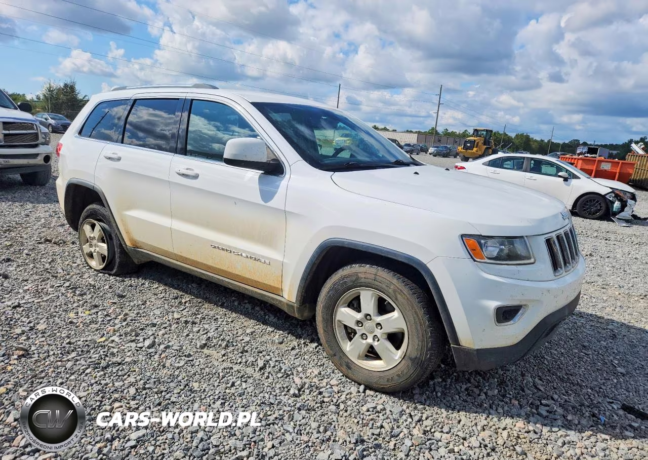2014 Jeep Grand Cherokee Laredo VIN:1C4RJFAG2EC155240 - 4