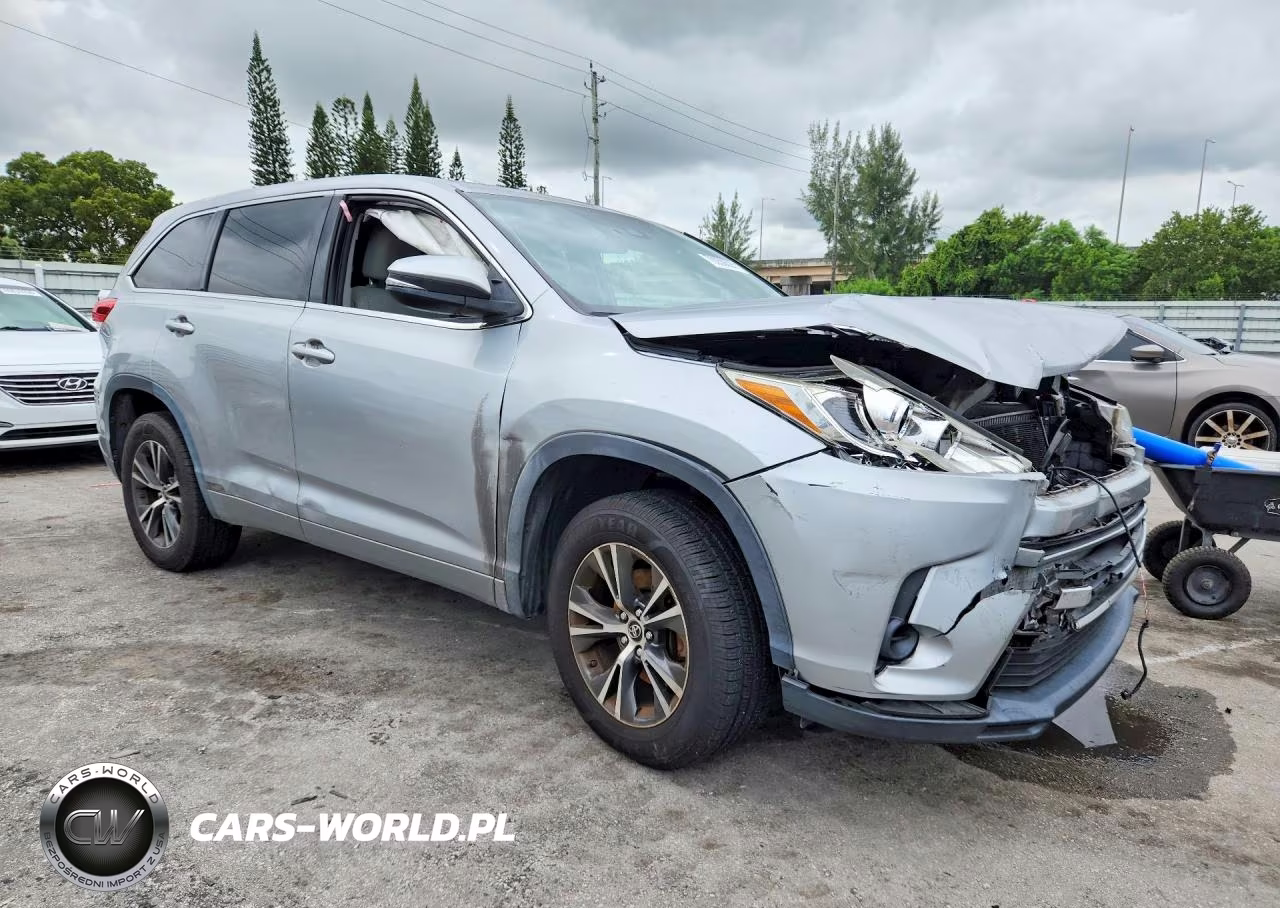 2017 Toyota Highlander Le VIN:5TDZARFH6HS025046 - 4