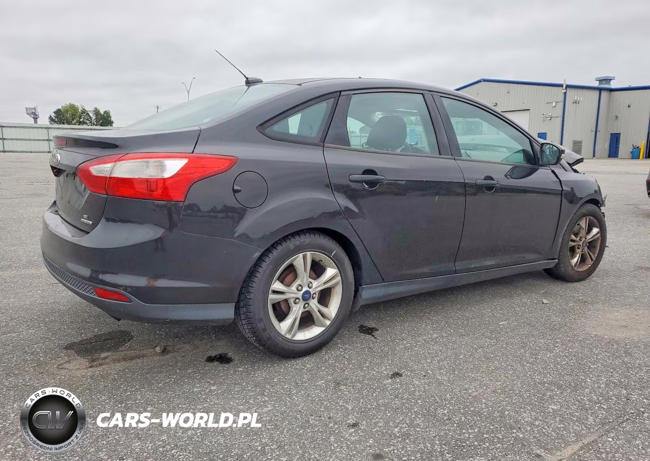 2014 Ford Focus Se VIN:1FADP3F23EL414960 - 3