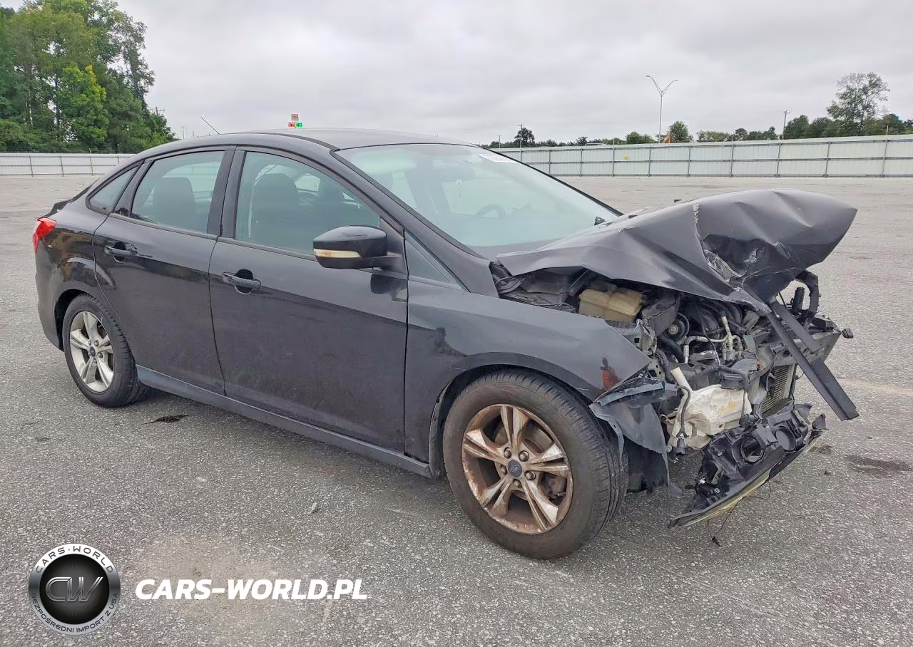 2014 Ford Focus Se VIN:1FADP3F23EL414960 - 4