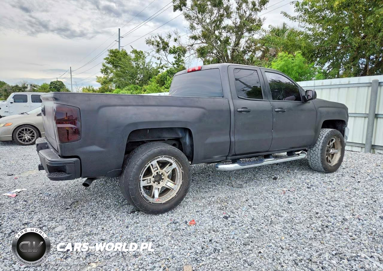 2018 Chevrolet Silverado C1500 Custom VIN:1GCRCPECXJZ112750 - 3