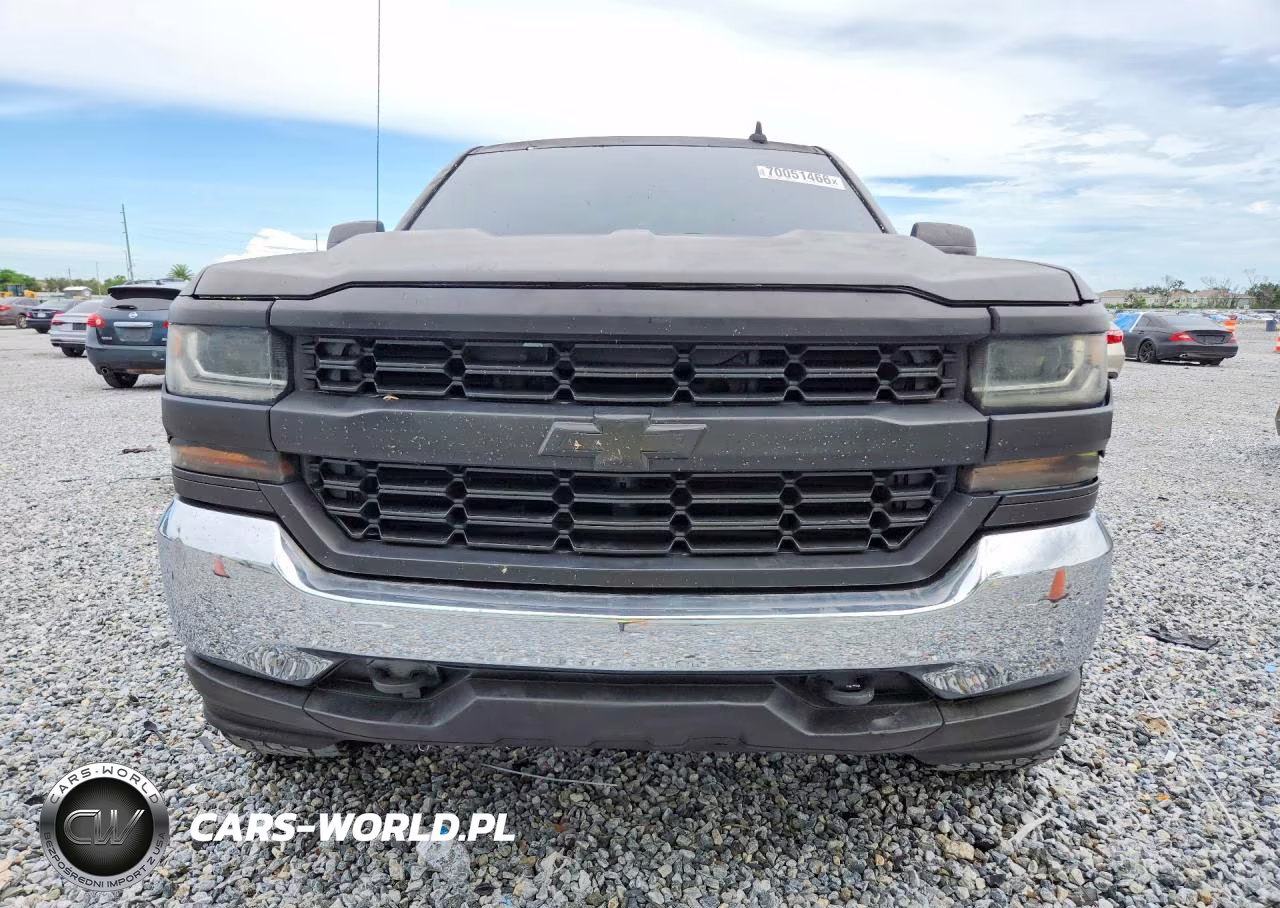 2018 Chevrolet Silverado C1500 Custom VIN:1GCRCPECXJZ112750 - 5