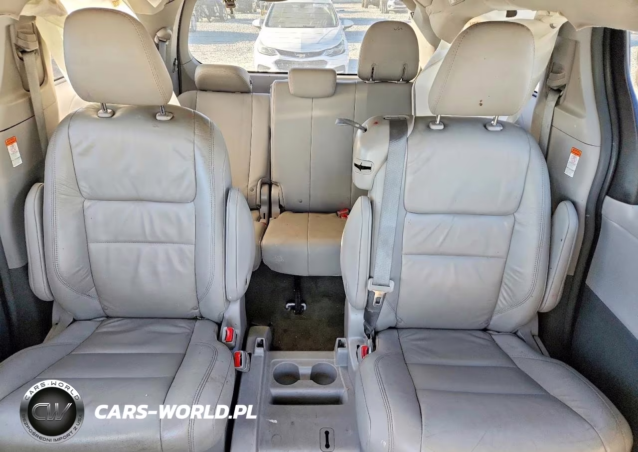 2018 Toyota Sienna Xle 8-Passenger VIN:5TDYZ3DC7JS925002 - 10