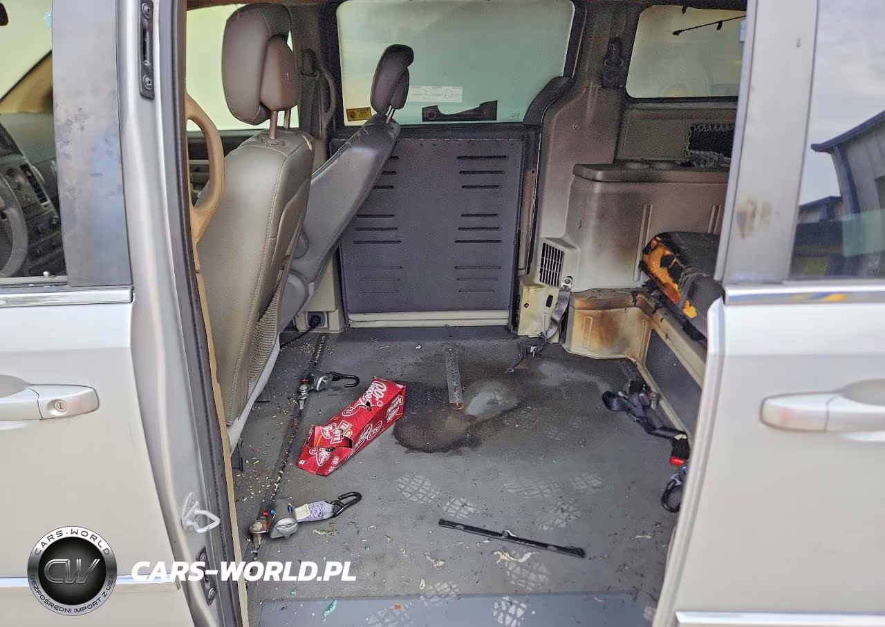 2010 Chrysler Town & Country Touring VIN:2A4RR5DX6AR501137 - 11