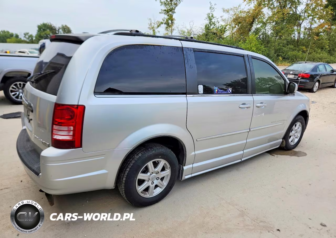 2010 Chrysler Town & Country Touring VIN:2A4RR5DX6AR501137 - 3