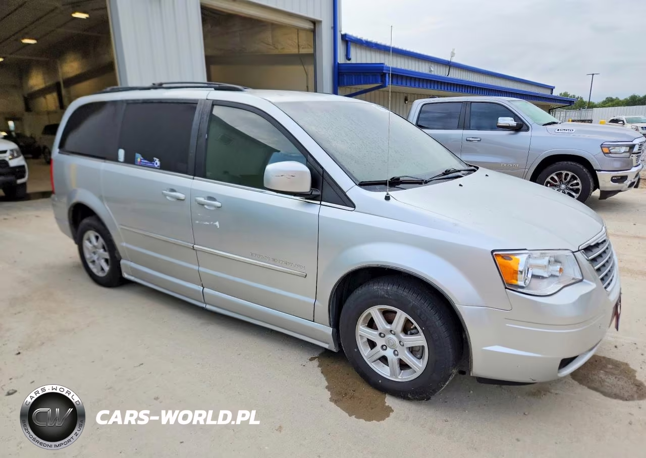 2010 Chrysler Town & Country Touring VIN:2A4RR5DX6AR501137 - 4