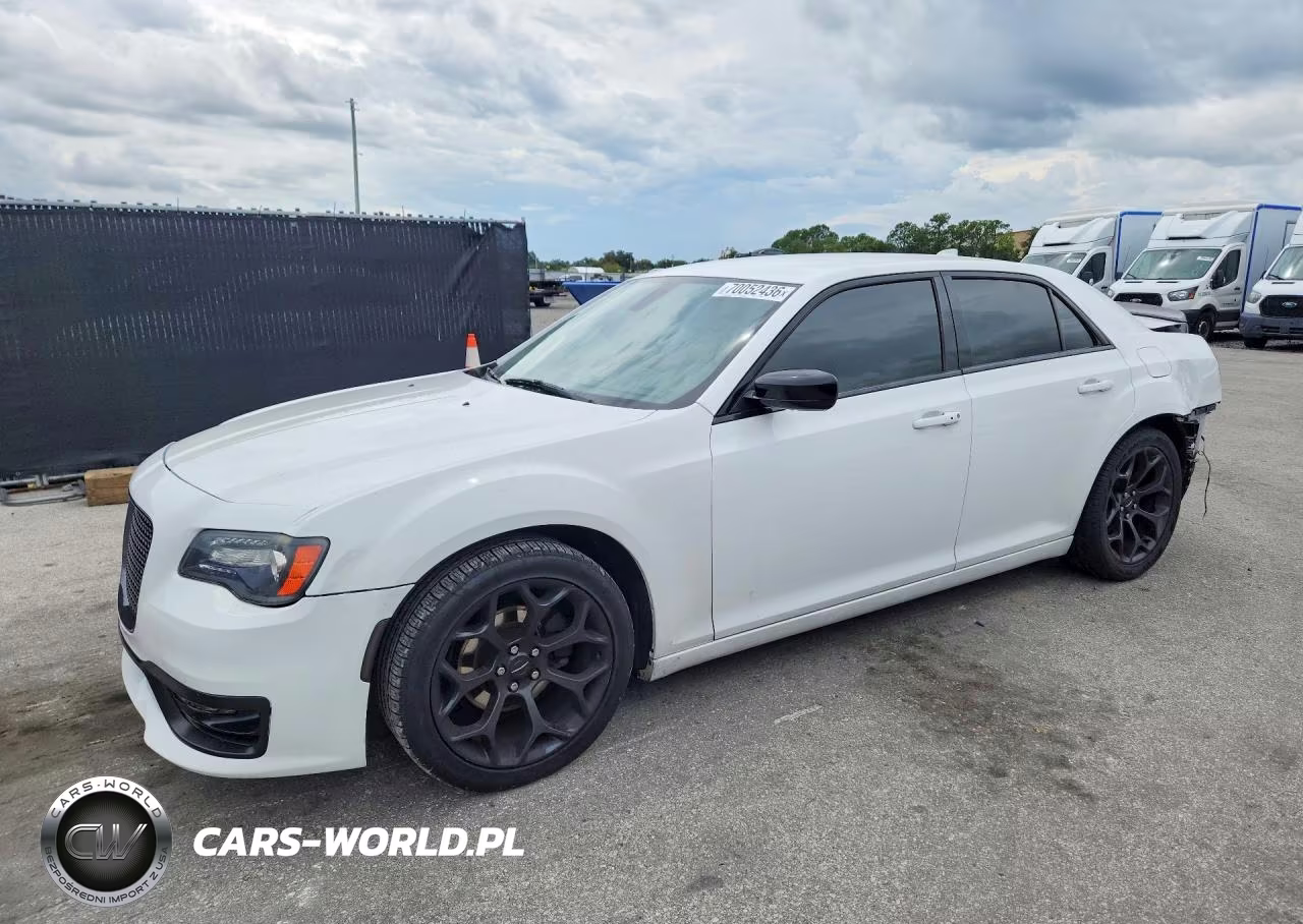 2019 Chrysler 300 Touring VIN:2C3CCAAG1KH729049 - 1