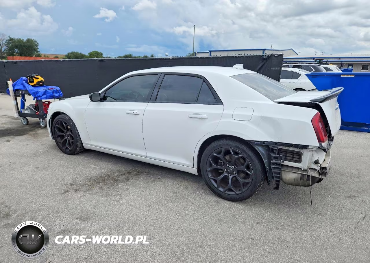 2019 Chrysler 300 Touring VIN:2C3CCAAG1KH729049 - 2