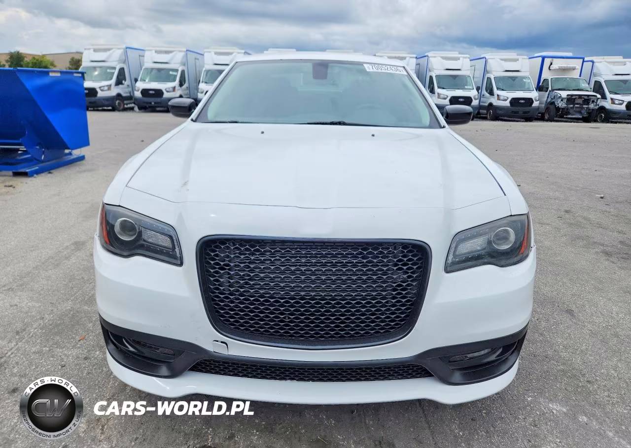 2019 Chrysler 300 Touring VIN:2C3CCAAG1KH729049 - 5
