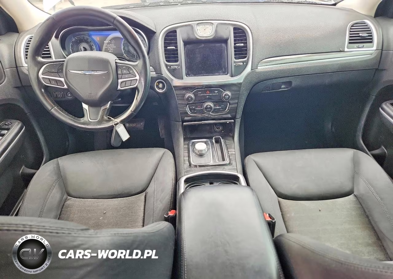 2019 Chrysler 300 Touring VIN:2C3CCAAG1KH729049 - 8