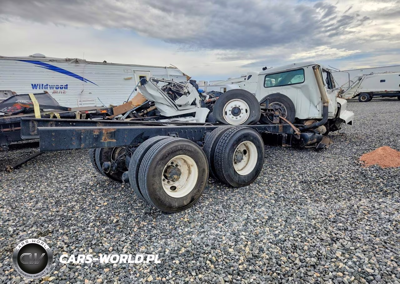 1998 International 2674 Truck Cab And Chassis VIN:1HTGLAHT4WH520547 - 3