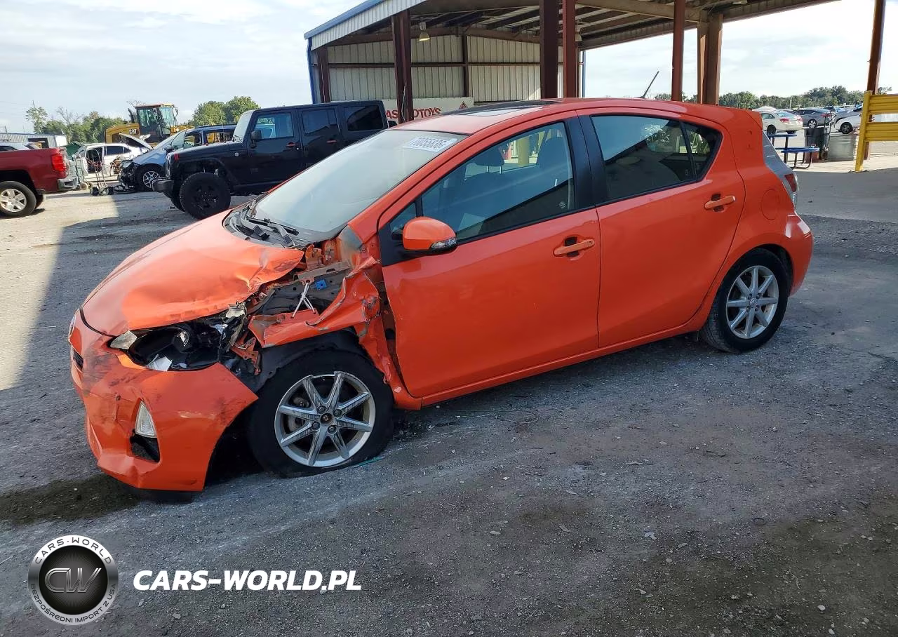 2013 Toyota Prius C Three VIN:JTDKDTB35D1048311 - 1