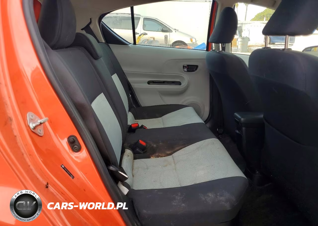 2013 Toyota Prius C Three VIN:JTDKDTB35D1048311 - 11