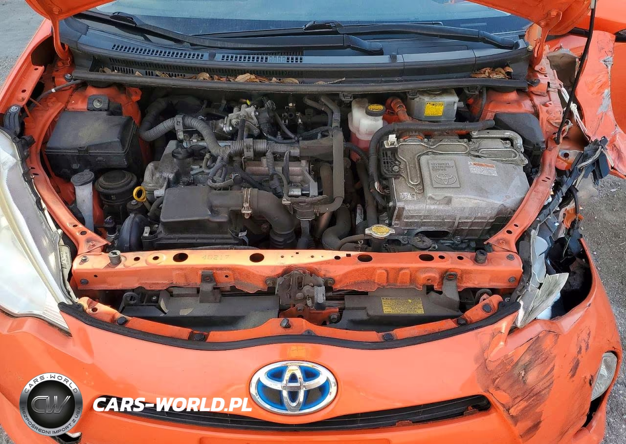 2013 Toyota Prius C Three VIN:JTDKDTB35D1048311 - 12