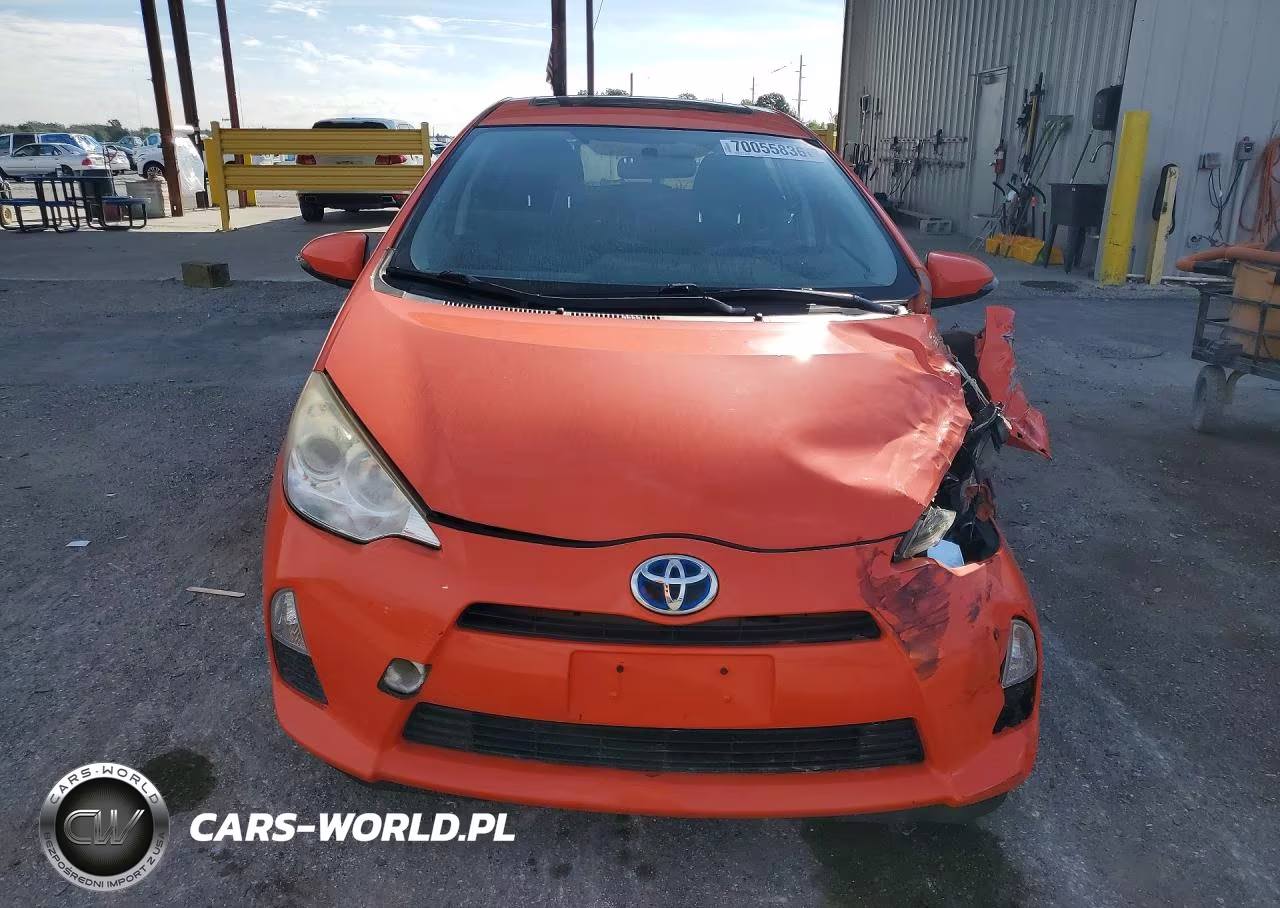 2013 Toyota Prius C Three VIN:JTDKDTB35D1048311 - 5
