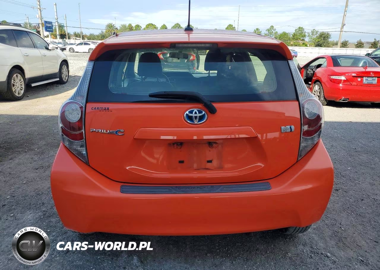 2013 Toyota Prius C Three VIN:JTDKDTB35D1048311 - 6