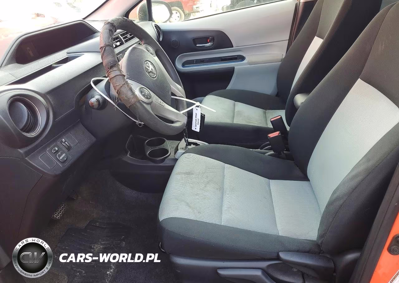 2013 Toyota Prius C Three VIN:JTDKDTB35D1048311 - 7